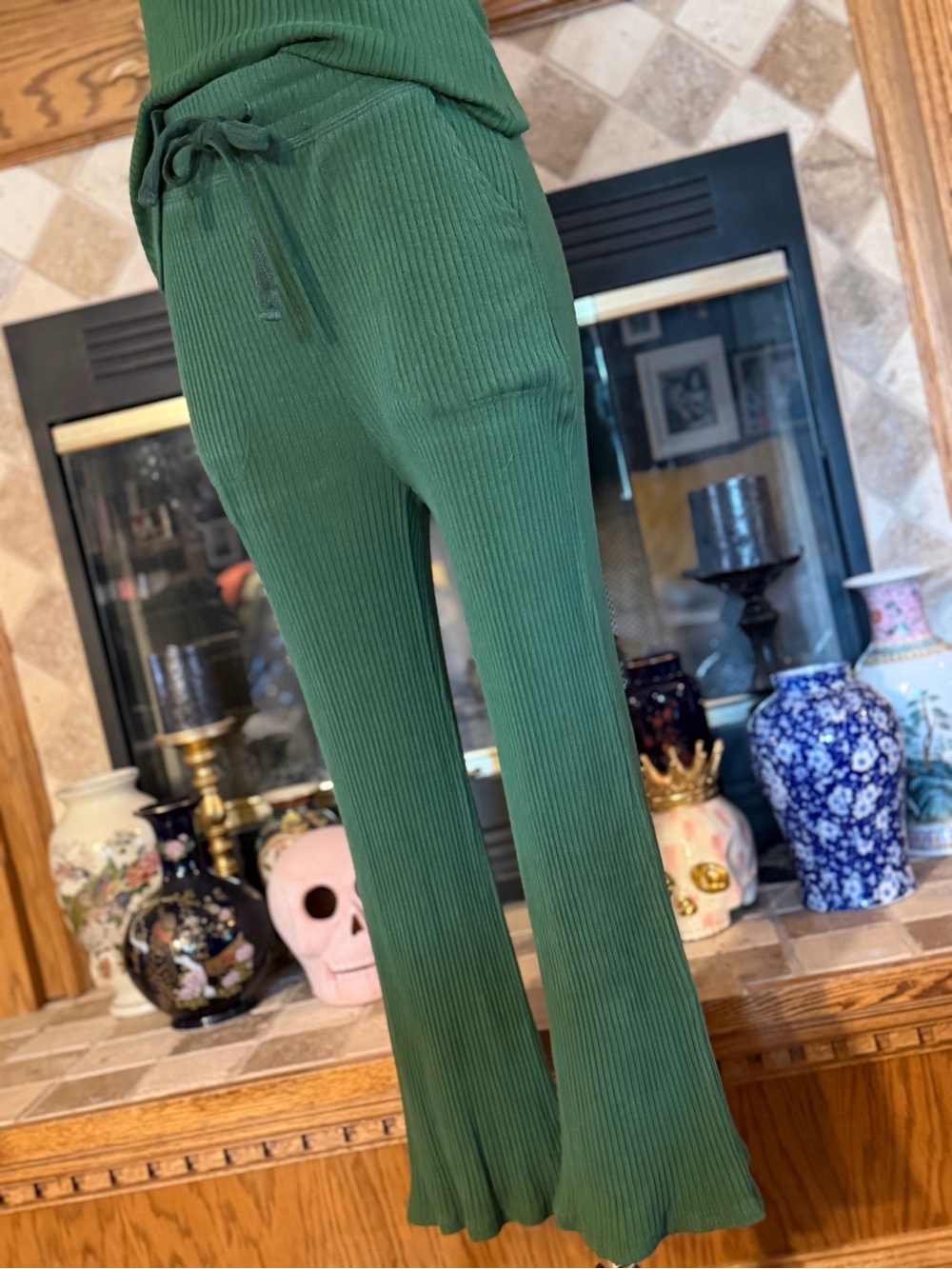 Beyond Yoga Deep Olive Ribbed Drawstring Lounge Pants Women’s Size Medium